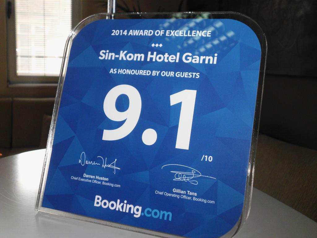 Sin-Kom Hotel Garni Pirot Exteriör bild