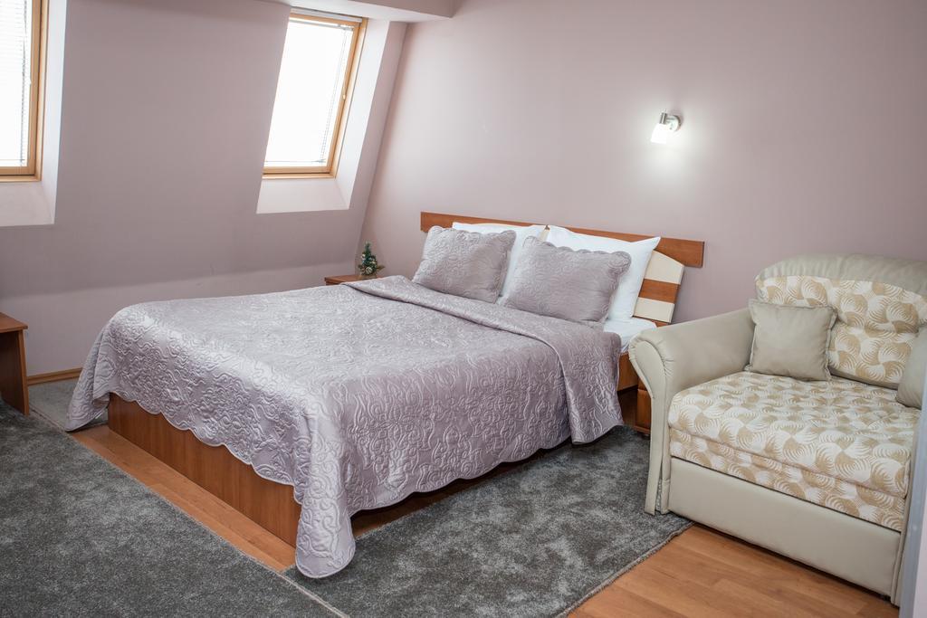 Sin-Kom Hotel Garni Pirot Rum bild
