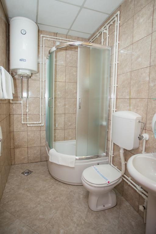 Sin-Kom Hotel Garni Pirot Rum bild